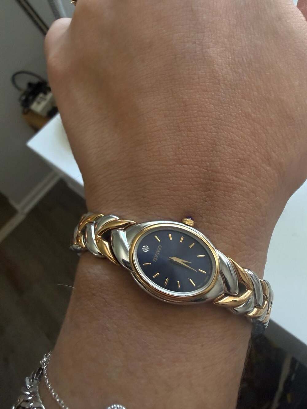 Vintage Seiko Two-Tone Diamond Marker Navy Blue Oval Dial Dress Watch 1N00-0CE8